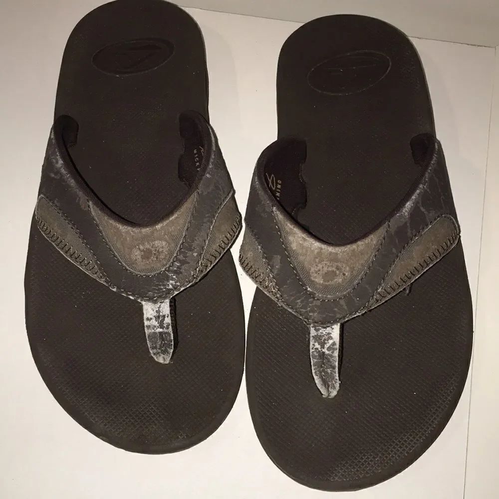 Bottle opener Nick Fanning Reef very worn brown flip flop sandals shoes 9 mens